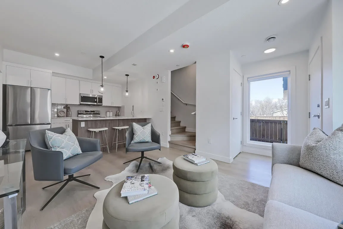 Killarney Avas exterior